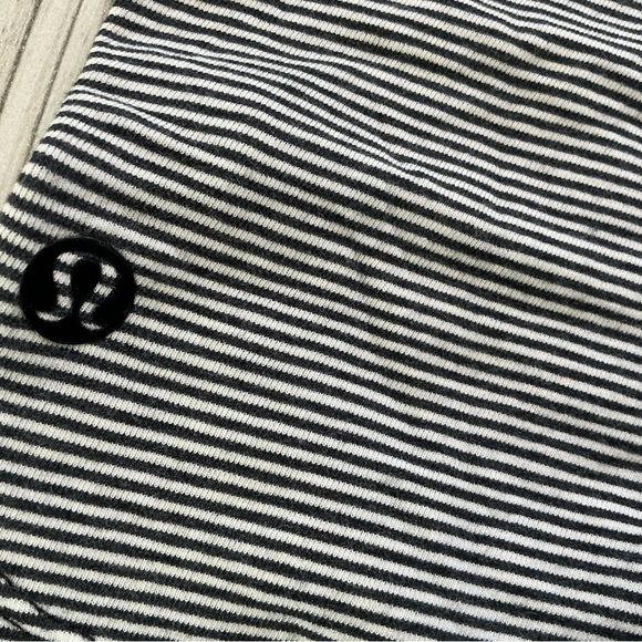 Lululemon circadian tank top size 8 Tonka striped heathered black angel wing gym - Picture 5 of 5